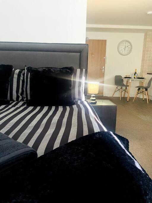 #215 1 Bed Serviced Apartment 德比 外观 照片