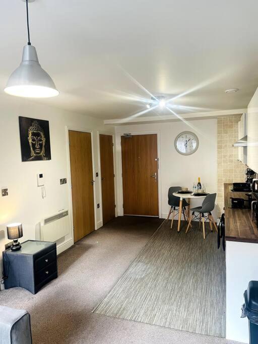 #215 1 Bed Serviced Apartment 德比 外观 照片